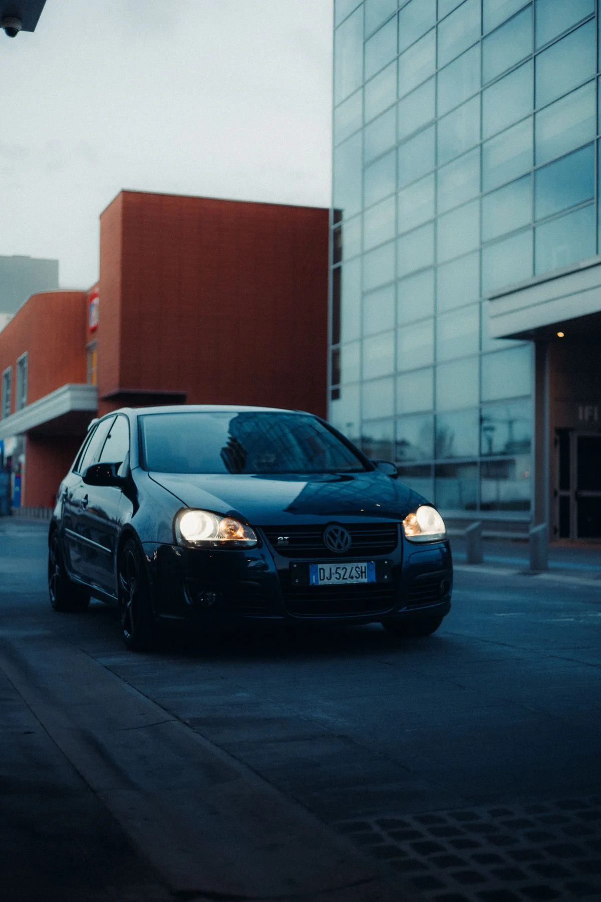 Volkswagen Golf 5, prednja strana, crna